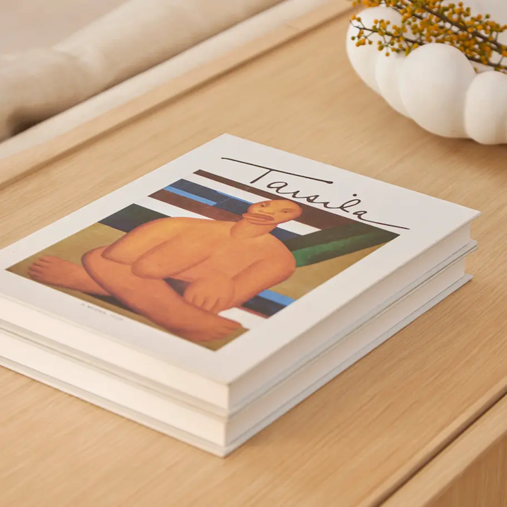 Livro caixa em mdf e canvas Tarsila - A Negra