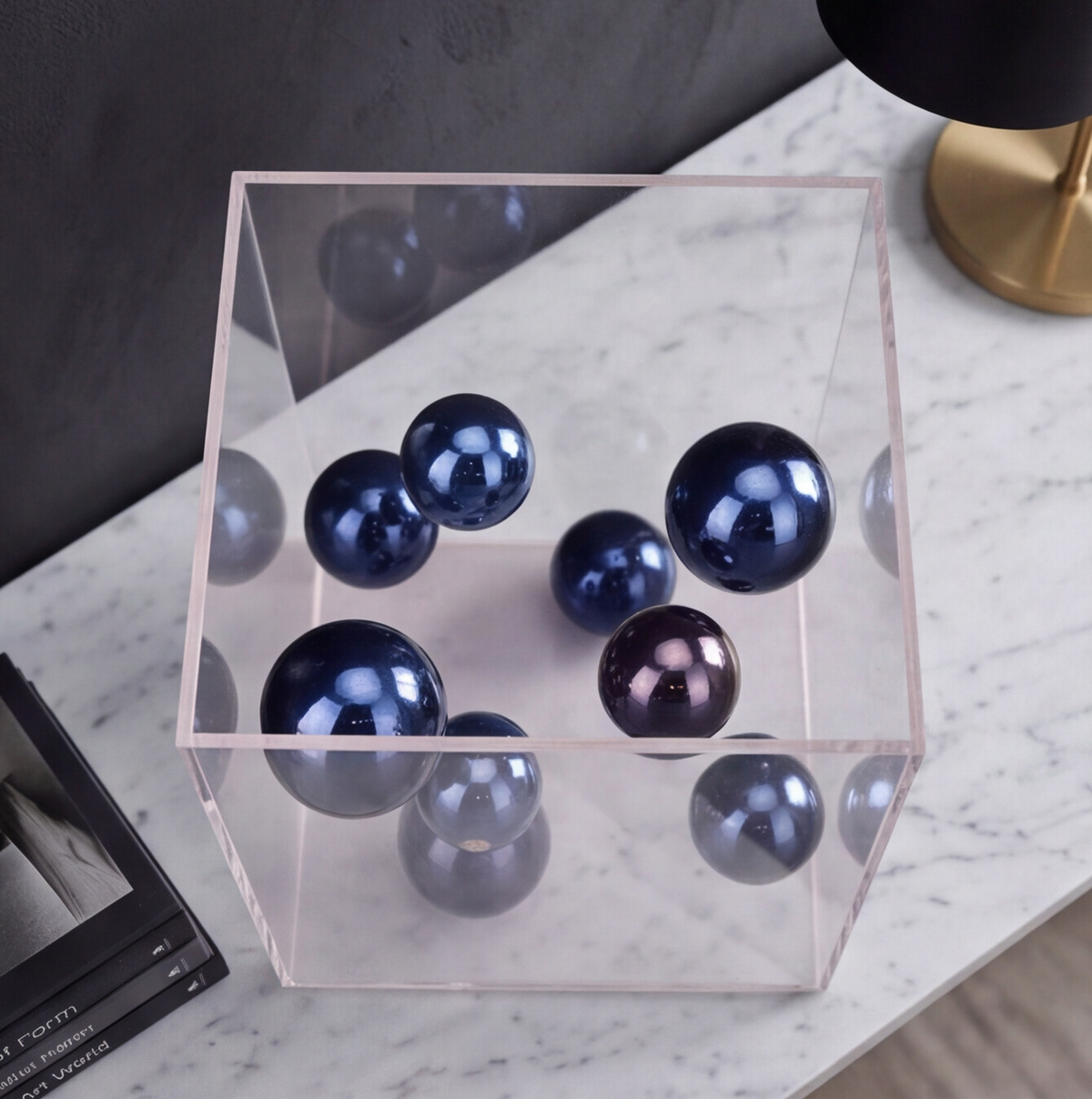 Caixa em acrílico com bolas em metal - Art Deco