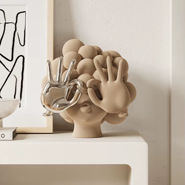 Escultura The Girl - design contemporâneo
