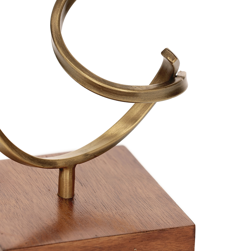 Escultura  em metal e madeira - 45cmx12cm