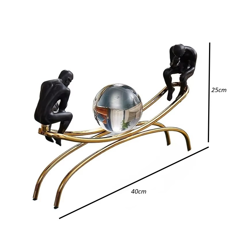 Adorno decorativo O Pensador - gangorra com bola de cristal