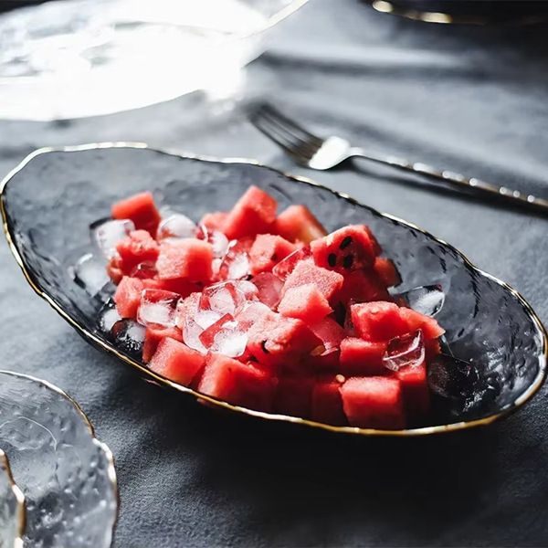 Prato de servir em vidro martelado - borda dourada