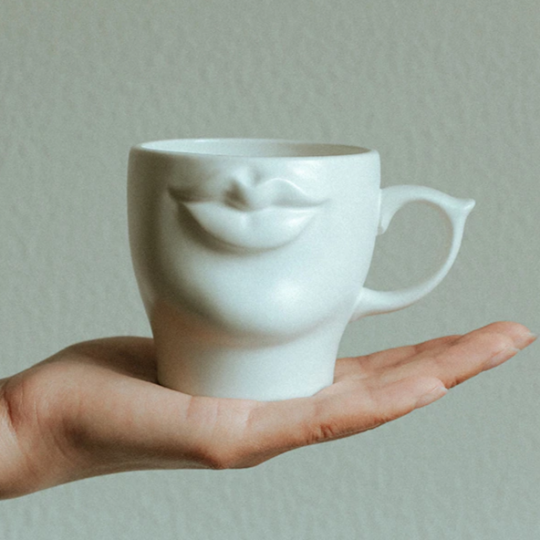 Caneca Kiss - em cerâmica