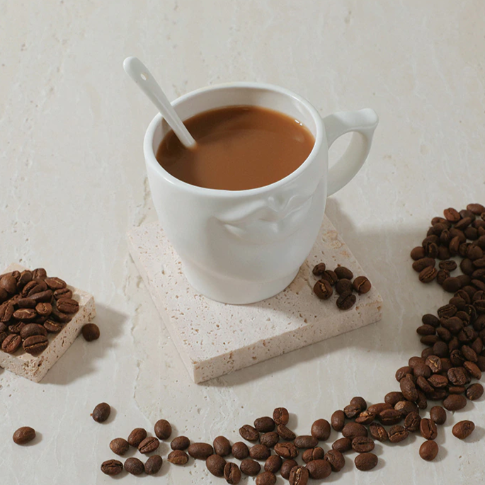 Caneca Kiss - em cerâmica