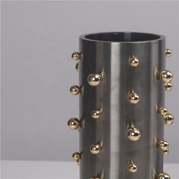 Vasos em metal escovado com bolas - 02 Tamanhos