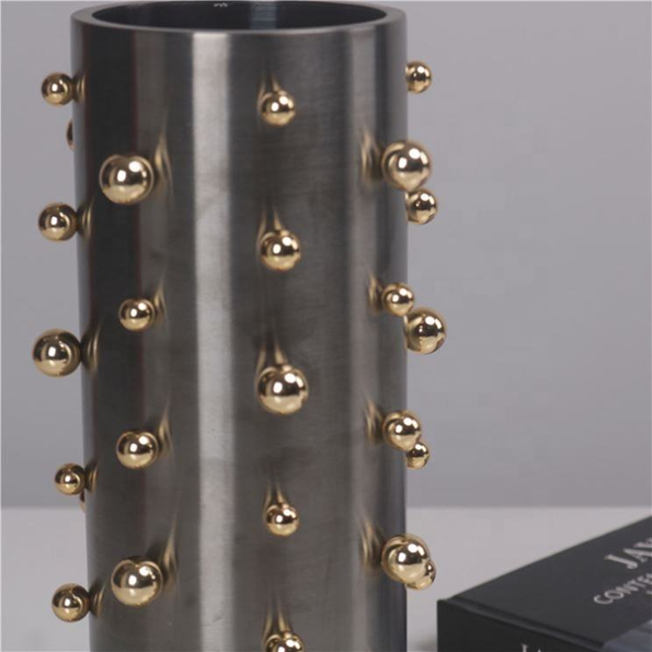 Vasos em metal escovado com bolas - 02 Tamanhos